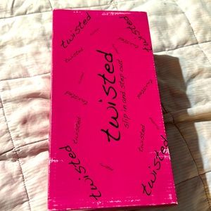 Women’s twisted canvas shoes